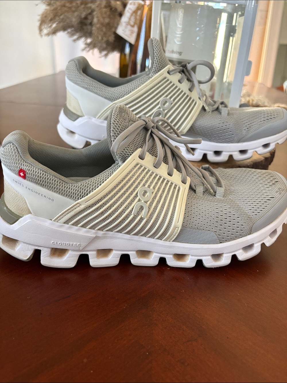 On clouds On Running Cloudswift
Glacier/White
Women's Size 9 - Picture 3 of 4
